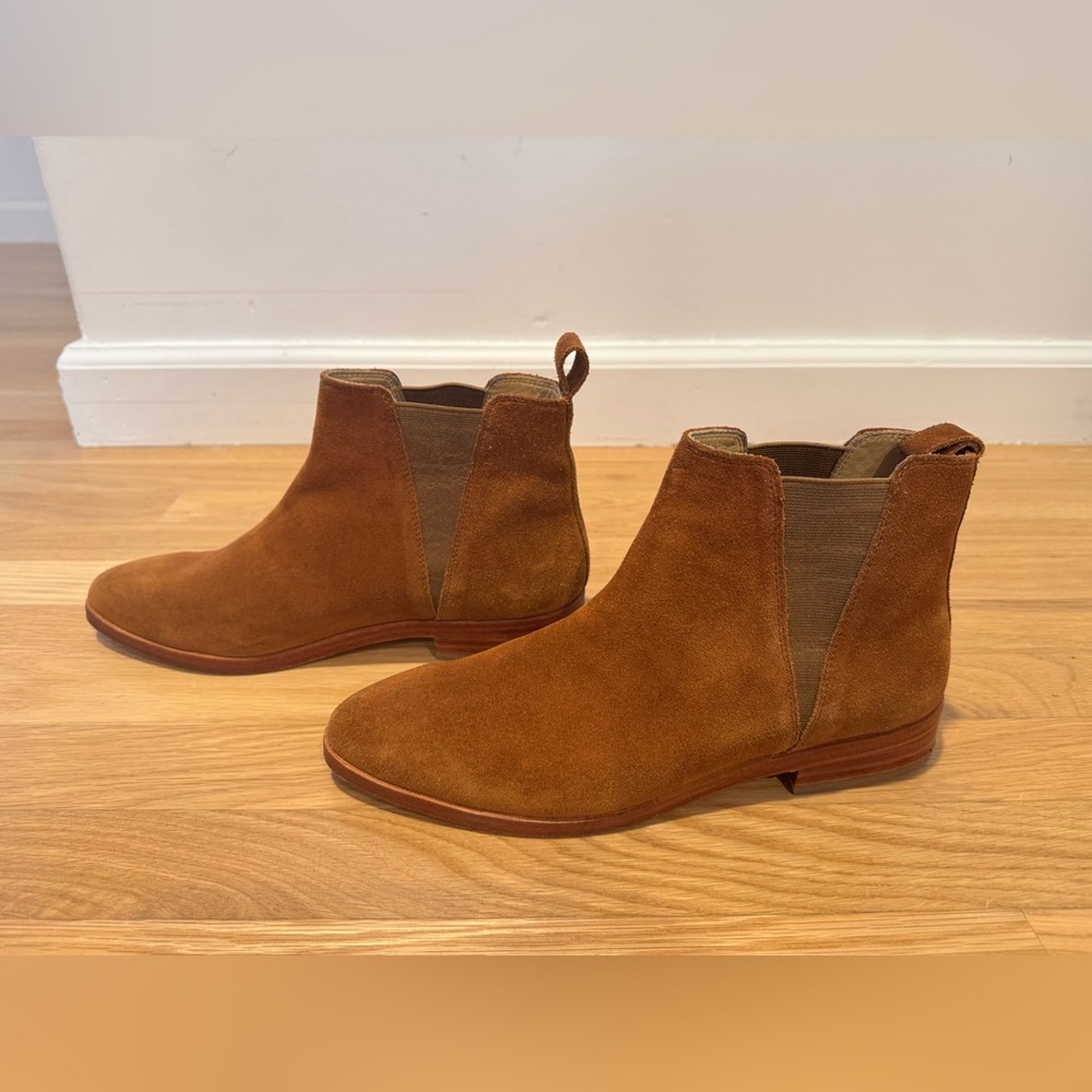 Nisolo Chelsea Boots in Nutmeg Suede size 8